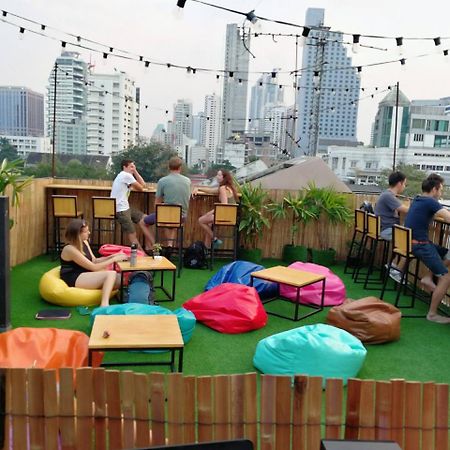 Revolution Asoke Hostel Bangkok Exterior photo